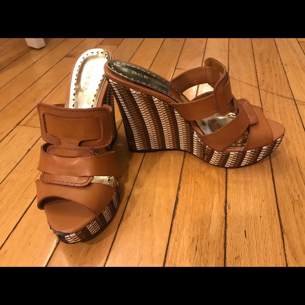BCBG Girls Wedge Platform SZ 8
